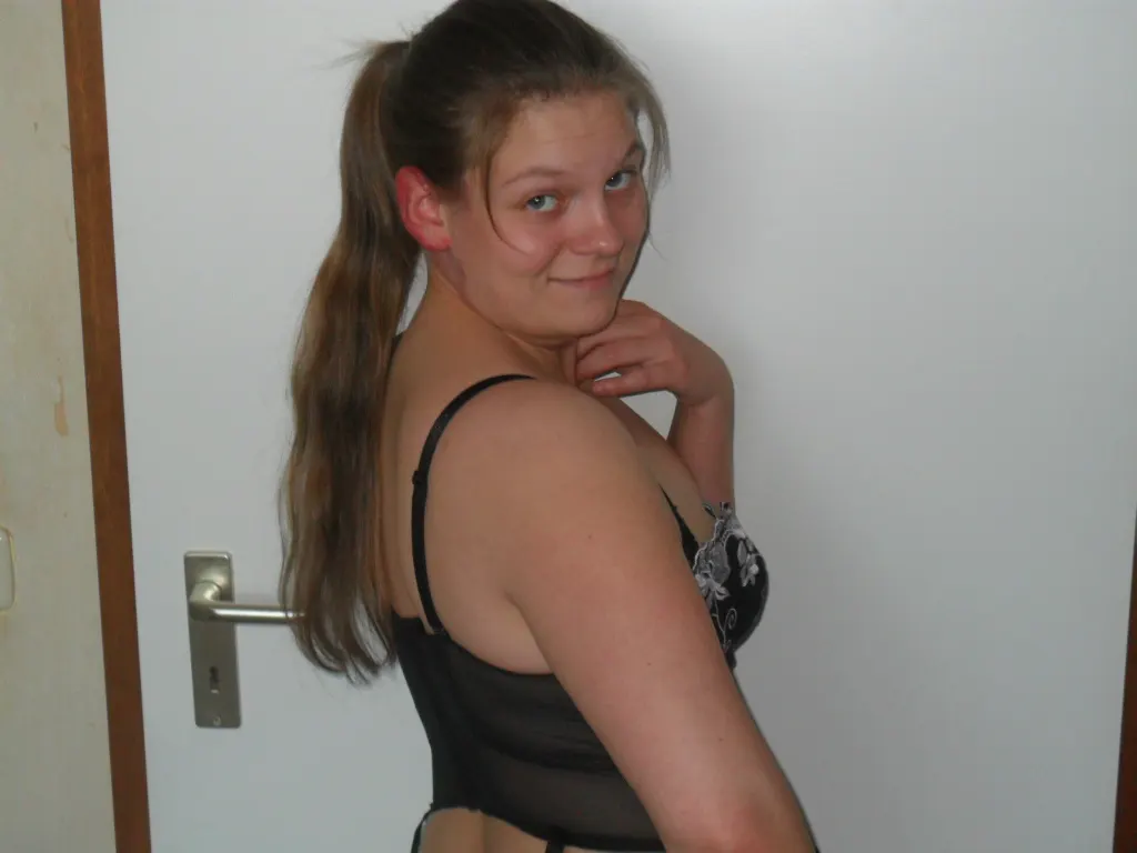 Geilesluder12011 image 1